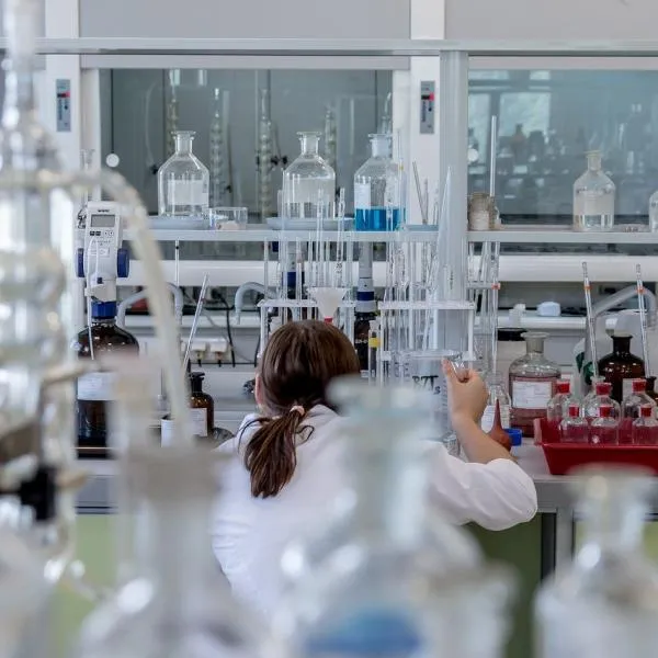 Einhaltung behördlicher Auflagen, Qualitäts- und Prozesskontrolle